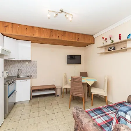 Apartment Cozy In Okrug Gornji With Wifi Trogir