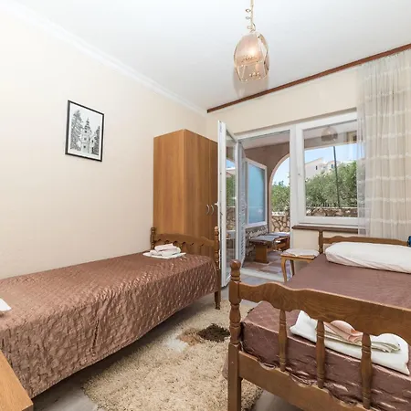 Cozy In Okrug Gornji With Wifi * Trogir