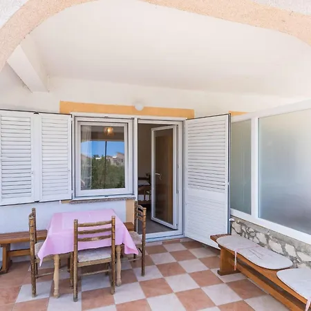 Cozy In Okrug Gornji With Wifi Apartment